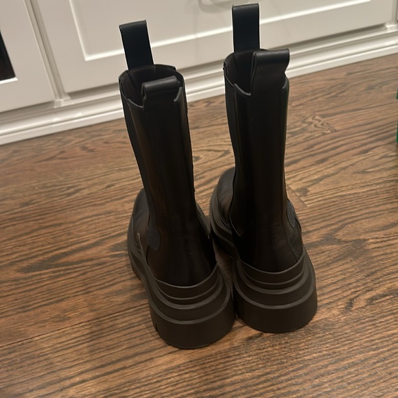 Authentic Bottega Veneta Lug tire boot - Picture 6 of 13